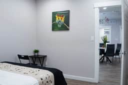 New stylish & homely 2 bdrm suite-10min to Airport