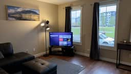 Skyview Family Home: Full Kitchen & Free Parking - Image 2