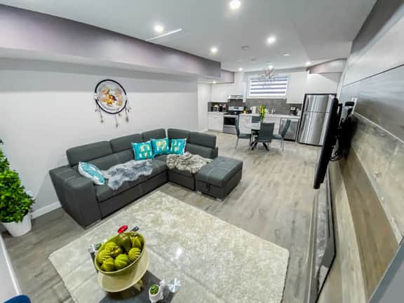Brand New Adorable -1 Bdr suite- private entrance