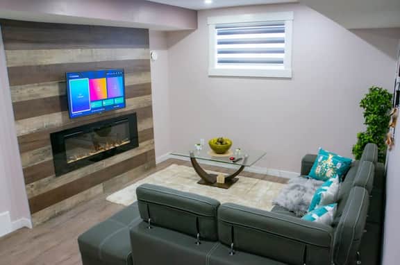 New stylish & homely 2 bdrm suite-10min to Airport