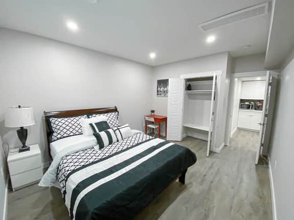 New stylish & homely 2 bdrm suite-10min to Airport